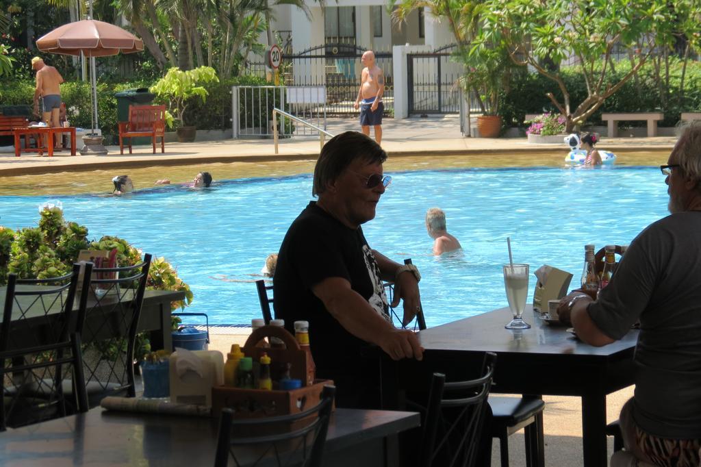 View Talay 1B Holidays Pattaya Εξωτερικό φωτογραφία